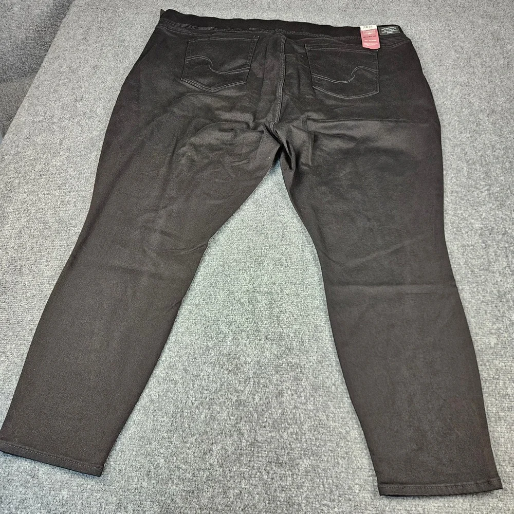 Signature Levi Strauss Gold Totally Shaping PullOn Skinny Jeans Black 28S W39L28